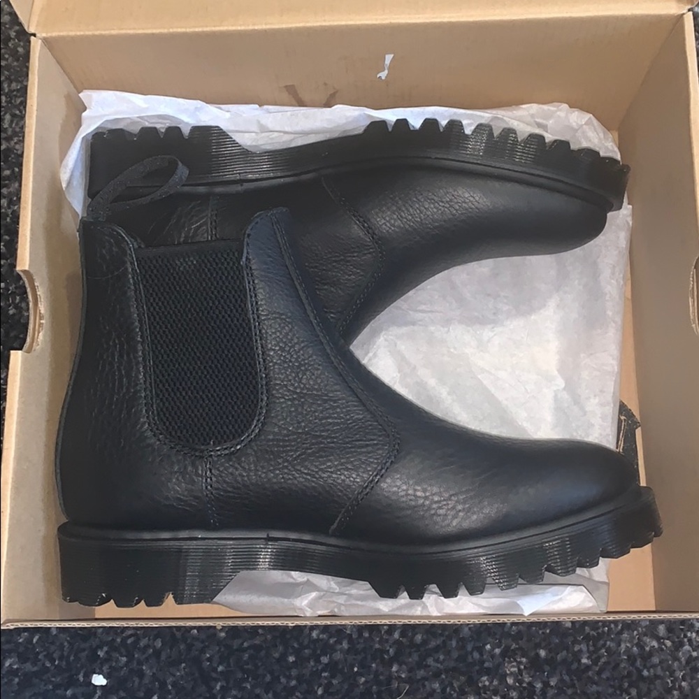 2976 Chelsea boot dr marten